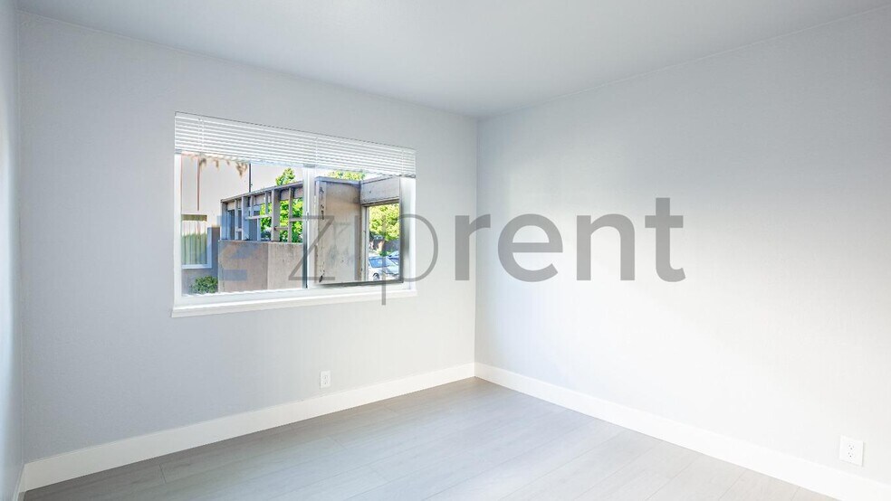 Building Photo - Unit A