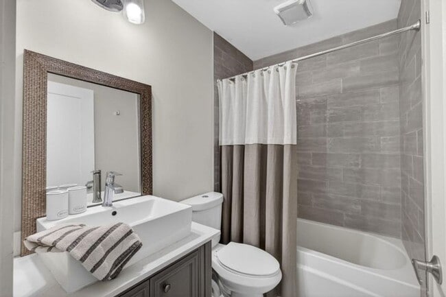 Building Photo - 2320 Treasure Isle Dr