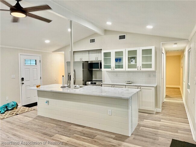 Building Photo - 403 Lake Lotela Dr
