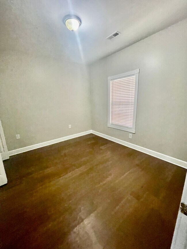 Building Photo - (Holdfunds)MeadowVista9041