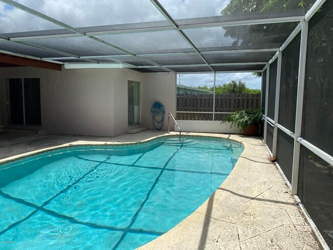 Building Photo - 466 Gateway Dr