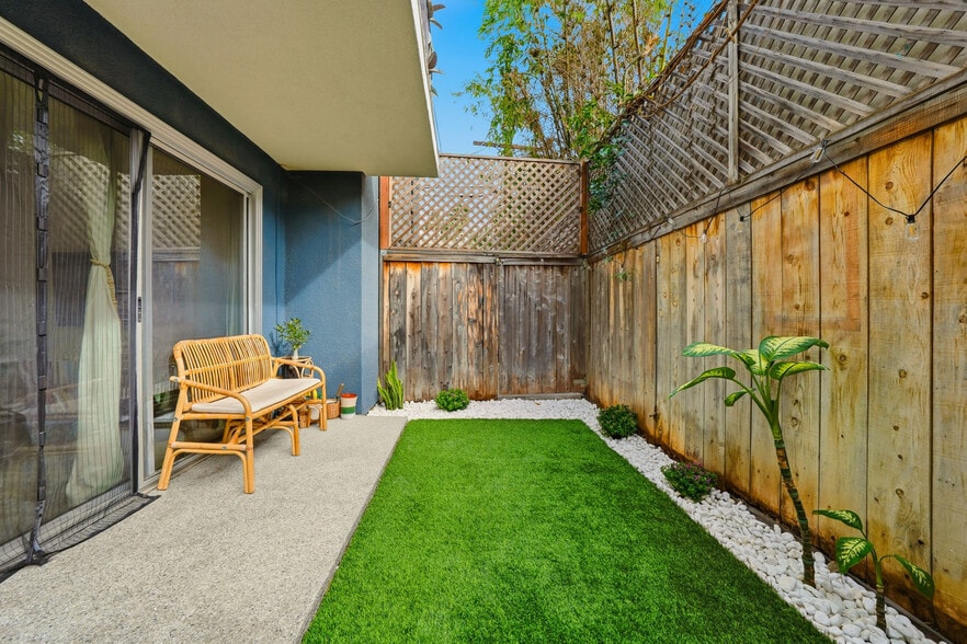 Building Photo - 3815 3rd Ave