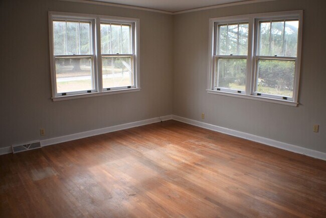 Building Photo - 116 Collins Drive