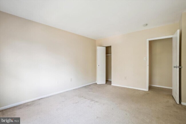 Building Photo - 9712 Kingsbridge Dr