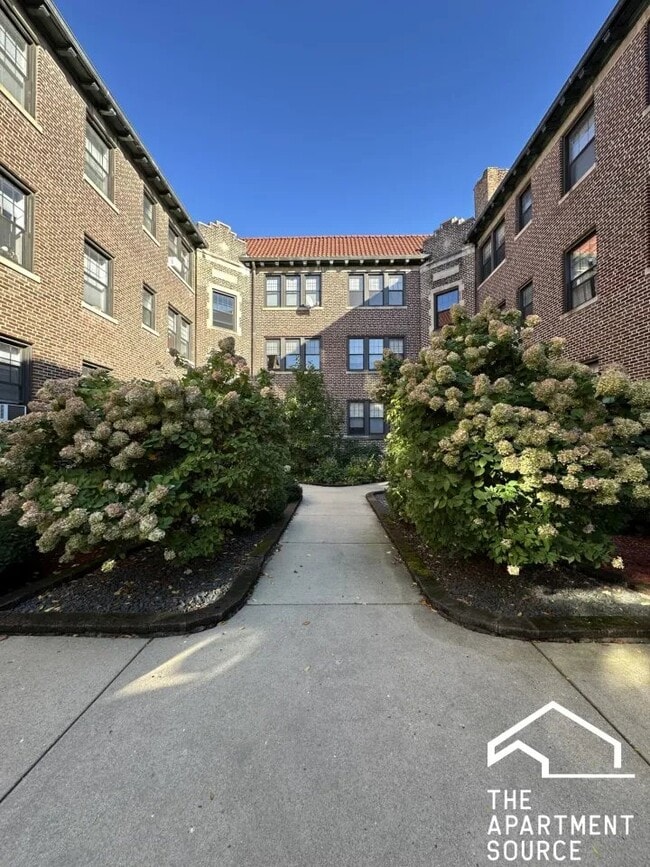 Building Photo - 1317 Oak Ave