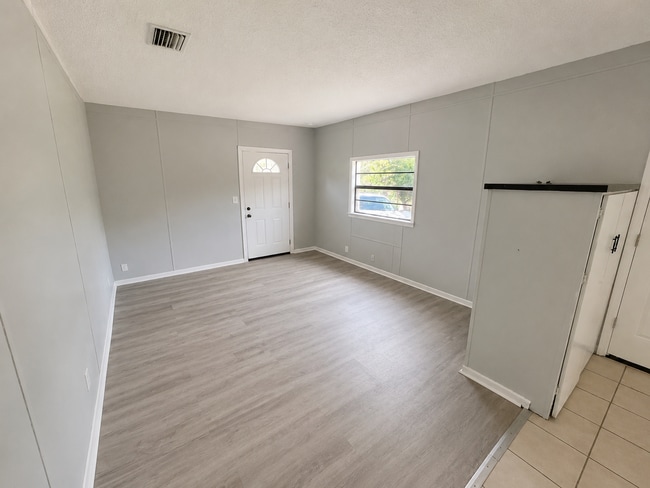 Building Photo - 1BR/1BA Dade City Duplex Near the Withlacoochee River