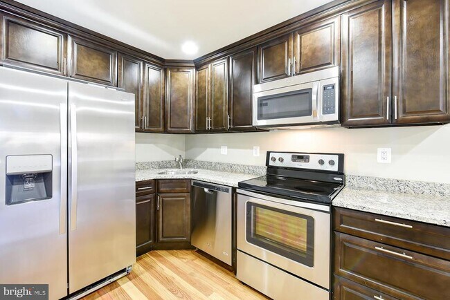 Building Photo - 2031 Benning Rd NE