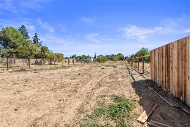 Building Photo - 4BR Home on 0.35-Acre Lot | Owned Solar