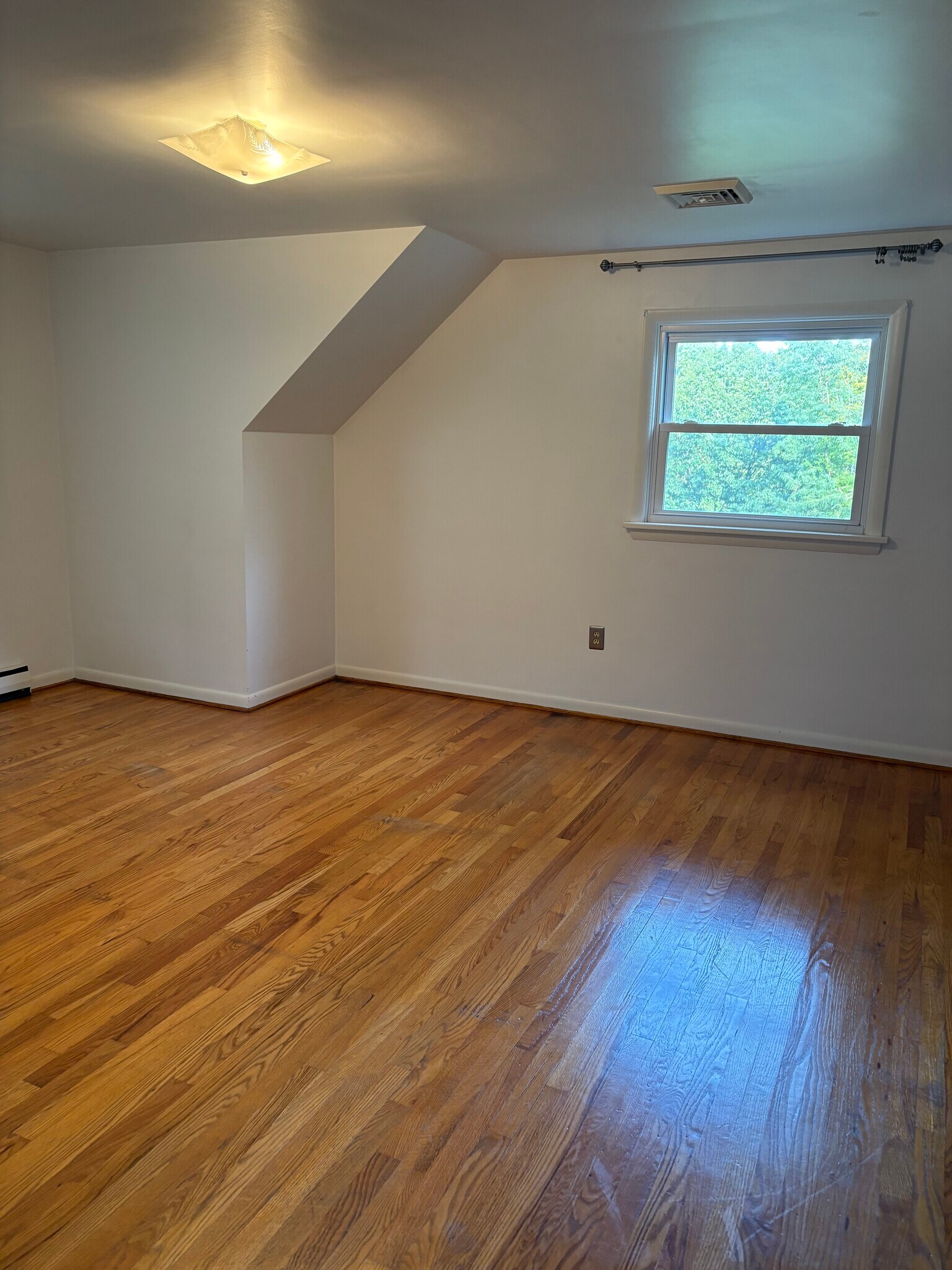 @nd Floor Bedroom 2 - 60 Leaman Rd