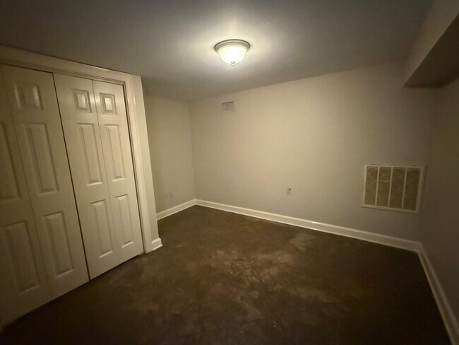 Building Photo - 200 Ridgeway Dr