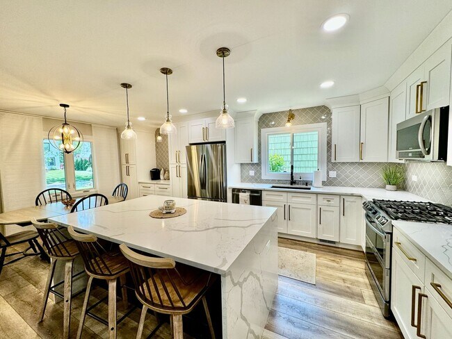 Building Photo - Home in Villa Park