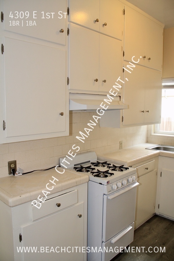 Building Photo - Lovely One Bedroom in Belmont Shore with g...