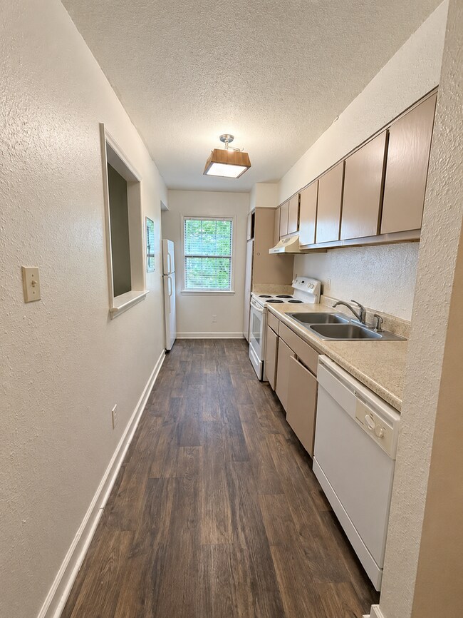Building Photo - 2518-202 Avent Ferry Road