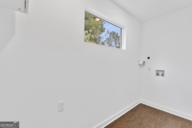 Building Photo - 1887 E Farris Ave