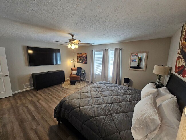 Building Photo - Vroooom . . . . the ROAD is calling. . . .Fully furnished themed rental includes all utilities an...