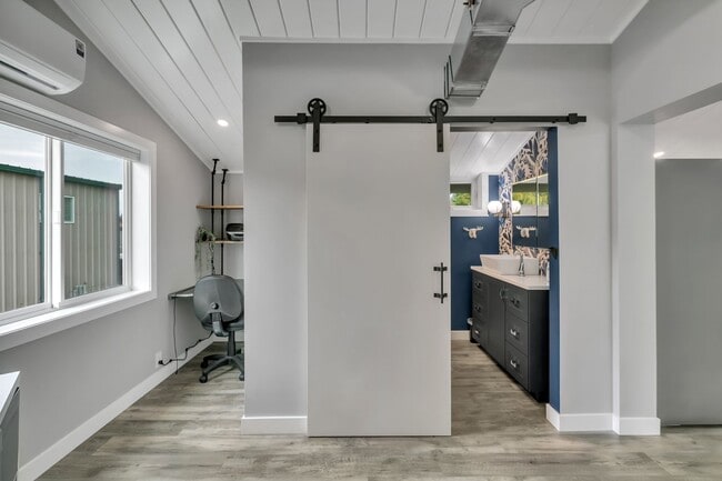 Building Photo - Private ADU available in Burien (garages n...