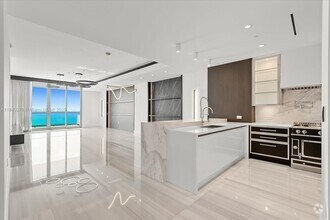 Building Photo - 17901 Collins Ave