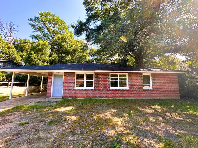Building Photo - 1250 Druid Dr
