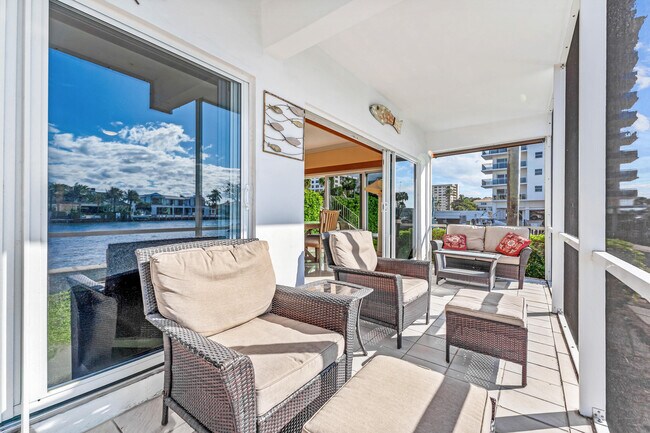 Building Photo - 1166 Hillsboro Mile