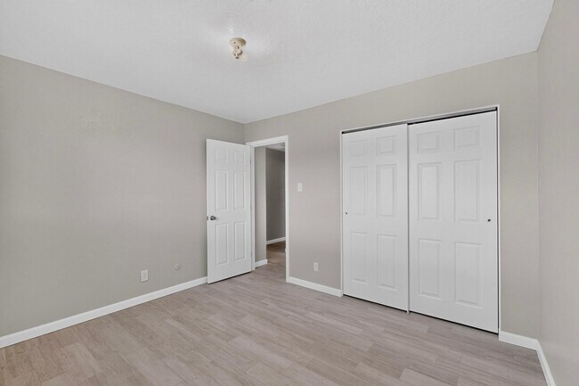 Building Photo - 7101 Cindy Dr NE