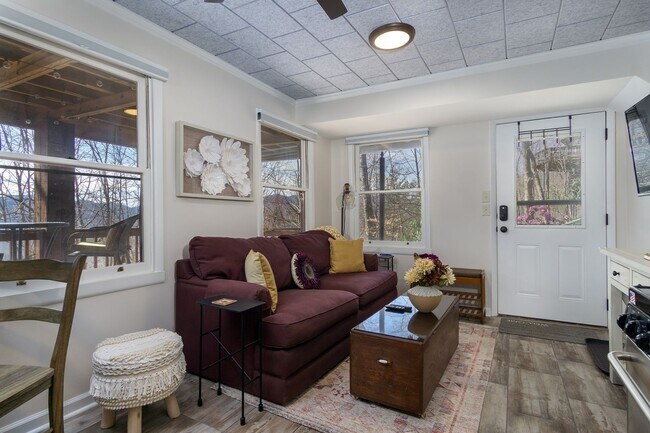 Building Photo - Montreat Rental-Lower Level Apartment! **Utilites included!