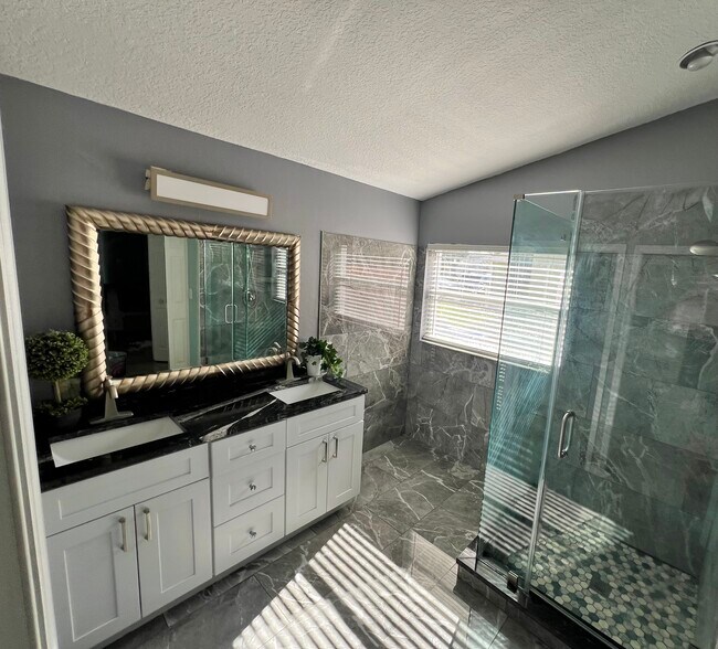 Building Photo - 1420 Alexander Way