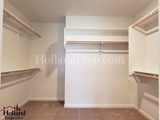 Building Photo - Spacious & Stylish 4-Bedroom Home with Mod...