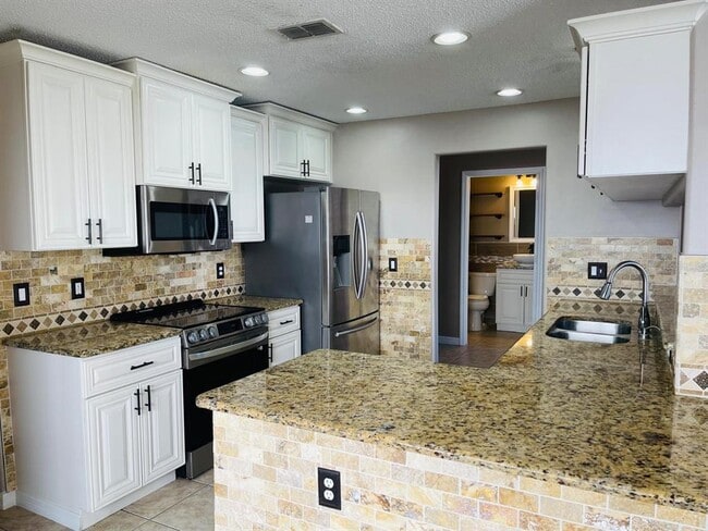 Building Photo - 1803 Meadow Pond Way