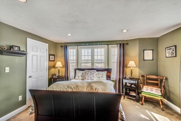 Building Photo - 37 Parker St