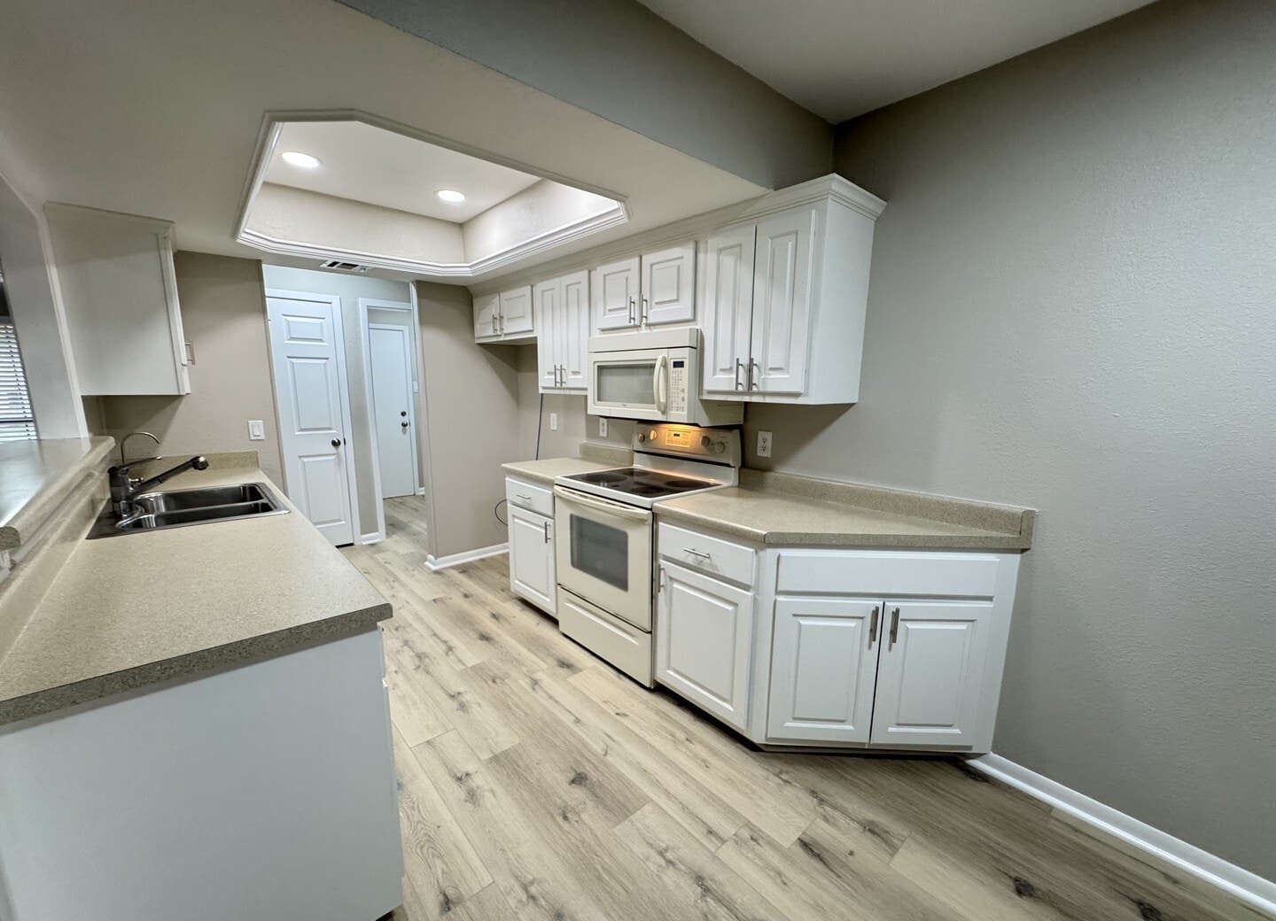 kitchen - 4023 Briar Hollow St