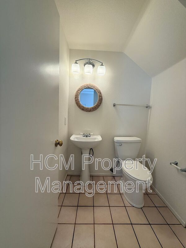 Building Photo - 22 Carlsbad Ln