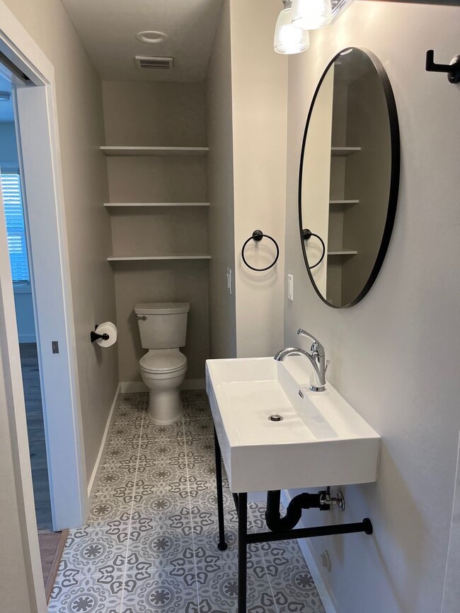 Building Photo - Beautiful Duplex Home near UC Davis Medical Center