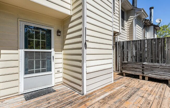 Building Photo - 1629 Ashwood Ln