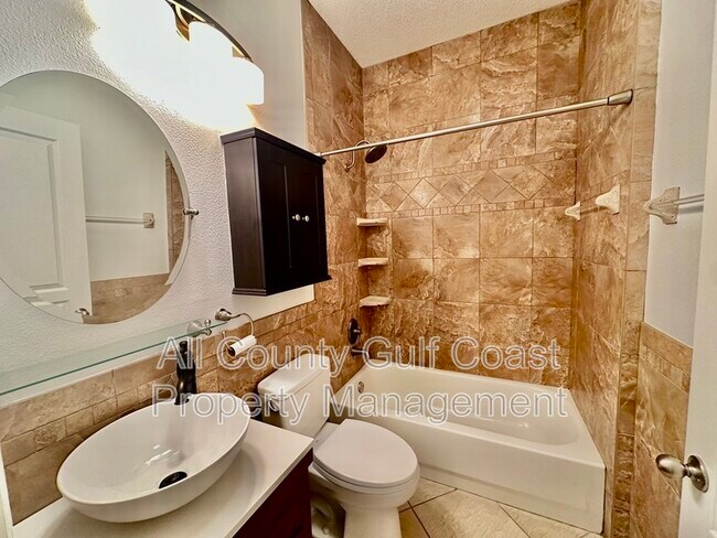 Building Photo - 419 Mayfair Dr