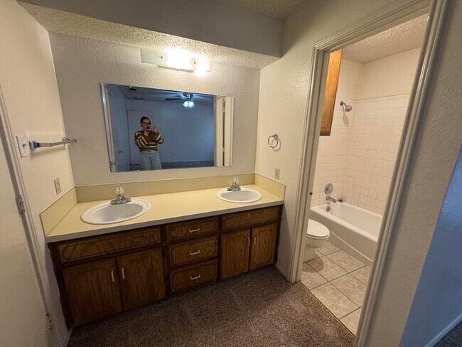 Building Photo - 11 Wagnon Dr