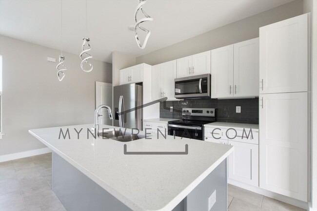 Building Photo - 25307 Alicante Dr