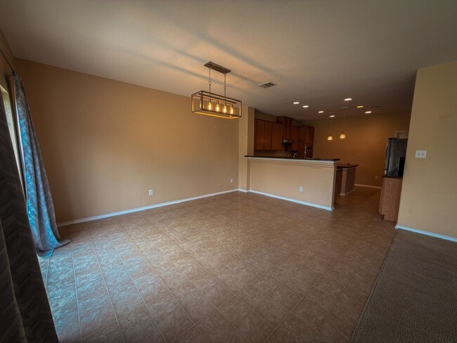 Building Photo - University Park - 5 bedrooms, 3-1/2 Baths