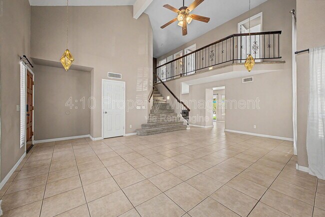 Building Photo - 3236 E Hiddenview Dr