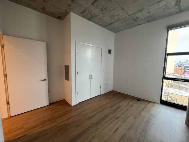 Building Photo - 1601 W Division St