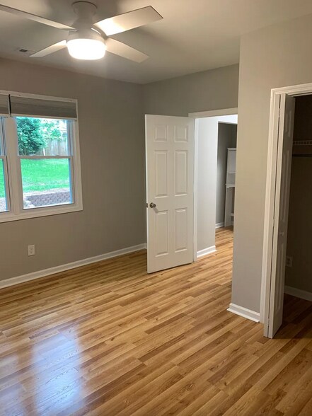 Building Photo - 864 Shadowridge Dr SE