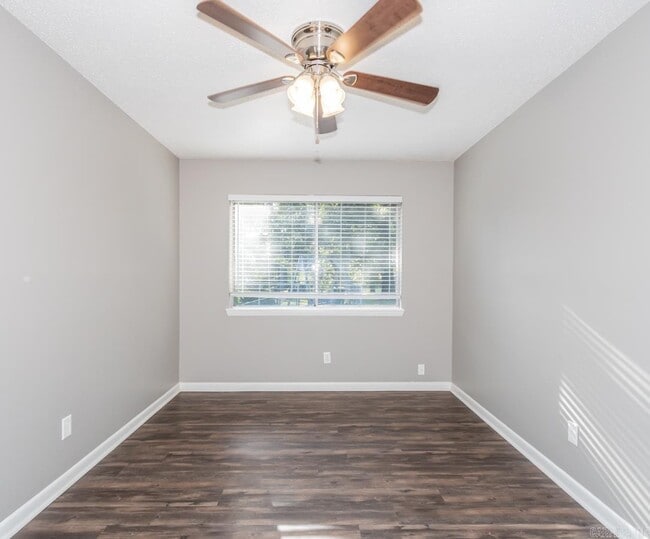 Building Photo - 19 E Laramie Dr