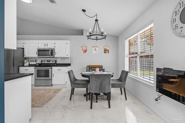 Building Photo - 2442 Raider Ln