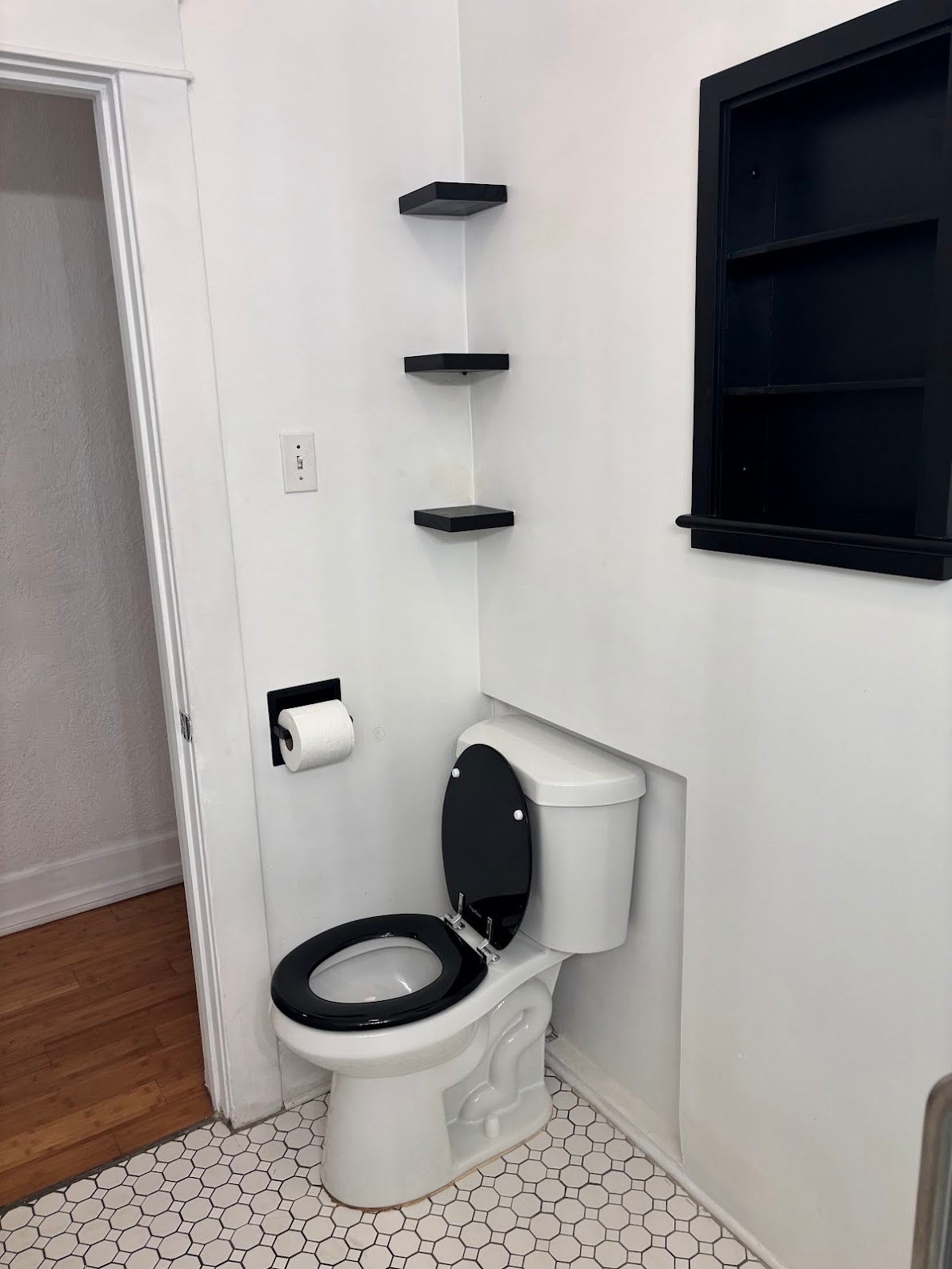 Bathroom - 6531 West Blvd., Apt 6