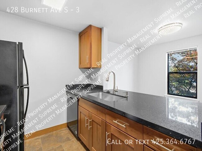 Building Photo - 428 Burnett Ave S
