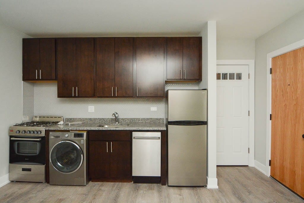 Building Photo - 533 W Belden Ave