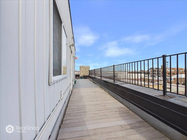 Building Photo - 2221 N Lister Ave