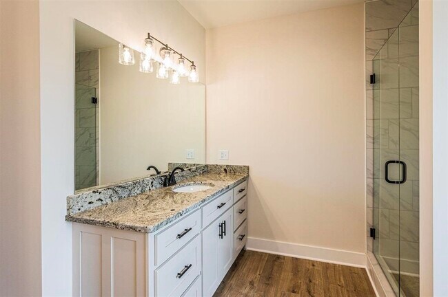 Building Photo - 2437 Topeka Rd