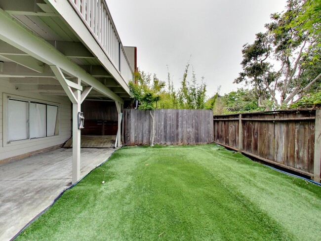 Building Photo - 4BR Home with Jaw-Dropping Views, Garage, ...