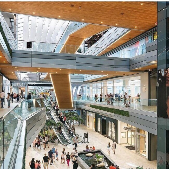 Building Photo - 801 S Miami Ave