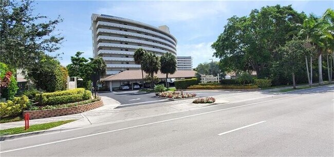 Building Photo - 1537 E Hillsboro Blvd